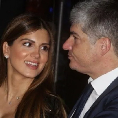 Σταματίνα Τσιμτσιλή | Ποζάρει με μαγιό δίπλα στον γιο της! Δες την τέλεια φωτογραφία