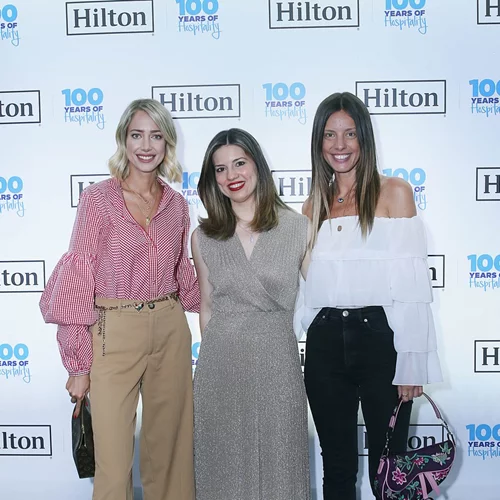 Oι πιο καλοκαιρινές εμφανίσεις στο πάρτι για τα 100 χρόνια του Hilton