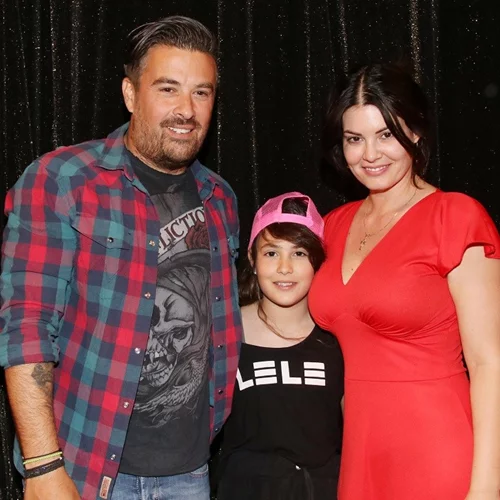 Ισμήνη Αϊβάζη | Η 12χρονη κόρη της Μαρίας Κορινθίου και του Γιάννη Αϊβάζη θα παίξει στο «Καφέ της Χαράς»