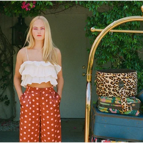 Οι προσφορές ξεκίνησαν | 10 ρούχα και αξεσουάρ που είναι πλέον σε πολύ οικονομικές τιμές