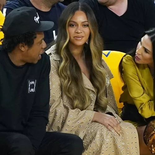 Είναι μια από μας! Η επική αντίδραση της Beyonce όταν μια γυναίκα μίλησε στον Jay Z
