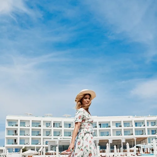 Μόλις βρήκαμε το τέλειο φλοράλ φόρεμα