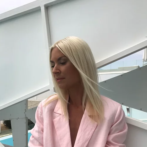 Φόρεσε το κλασικό κοστούμι αλλιώς και κλέψε τις εντυπώσεις