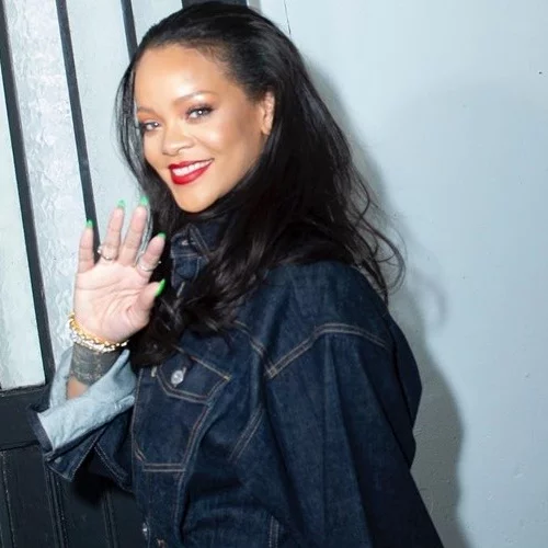 H Rihanna ποζάρει πιο sexy από ποτέ για τη νέα της συλλογή εσωρούχων