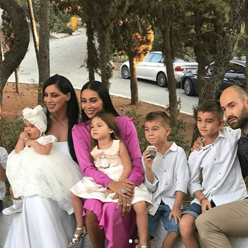 Βασίλης Σπανούλης και Ολυμπία Χοψονίδου | Ποζάρουν με τα πέντε παιδιά τους με αφορμή ένα υπέροχο γεγονός!