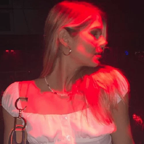 Αμαλία Κωστοπούλου | Ετοιμάζεται να έρθει Ελλάδα για τον γάμο της μητέρας της, Τζένης Μπαλατσινού