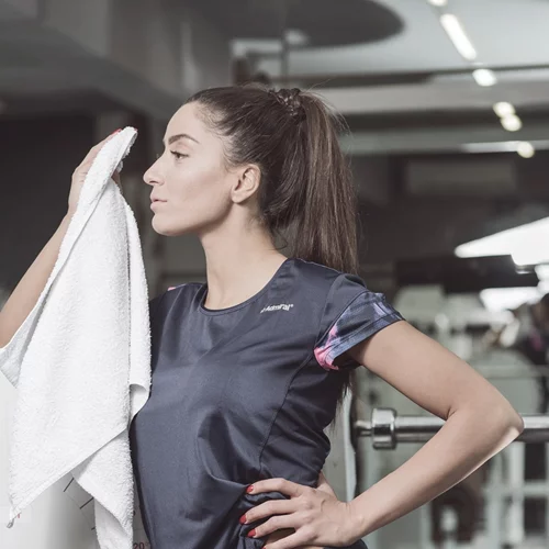 Ξέρουμε πού θα βρεις τα πιο stylish αθλητικά ρούχα και αξεσουάρ