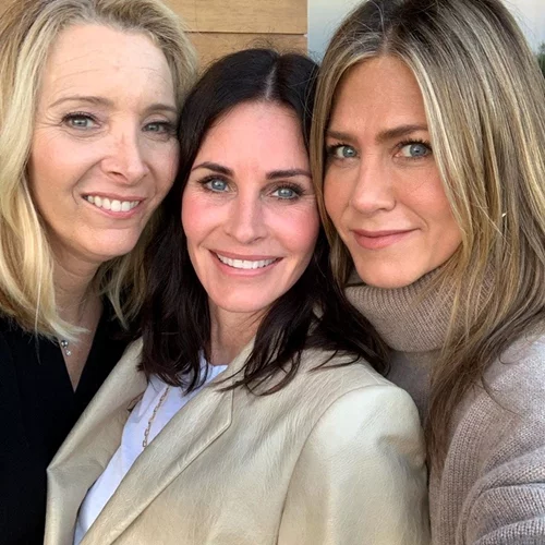 Η Jennifer Aniston ευχήθηκε στην Courteney Cox με το καλύτερο μήνυμα