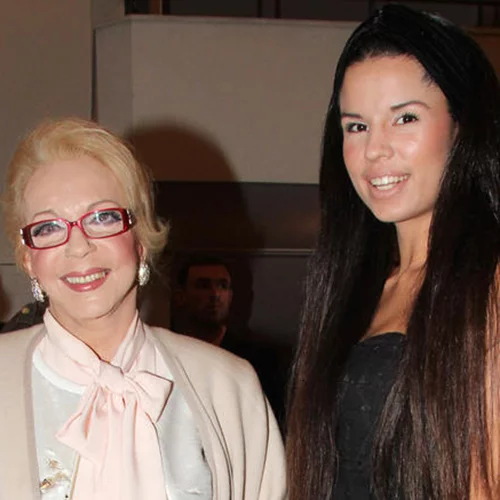 Νόνικα Τσαπέλα | Η 26χρονη κούκλα εγγονή της Νόνικας Γαληνέα έγινε για πρώτη φορά μαμά