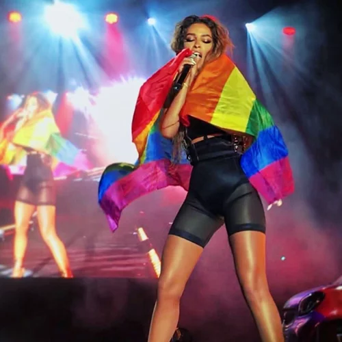 Ελένη Φουρέιρα | Μαγεύει τα gay pride της Ευρώπης - Η εμφάνισή της στην Αθήνα