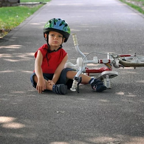 3 μύθοι γύρω από τους μικροτραυματισμούς των παιδιών και τι πραγματικά ισχύει