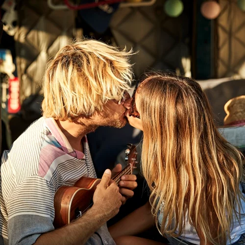 Έτσι εξηγείται γιατί κλείνουμε τα μάτια όταν φιλιόμαστε