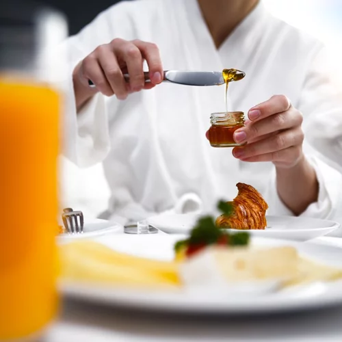 8 αλλαγές που θα δεις στο σώμα σου αν τρως κάθε μέρα μέλι