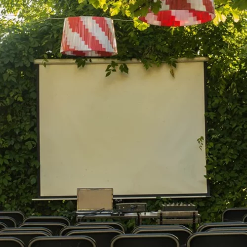 Cine Άνεσις | Άνοιξε και πάλι η πιο feelgood ταράτσα της Αθήνας