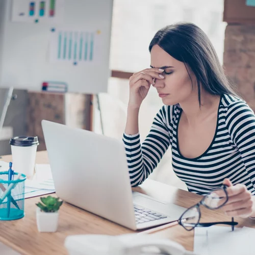 Αυτά παθαίνει το σώμα σου από το πολύ καθισιό στην καρέκλα του γραφείου