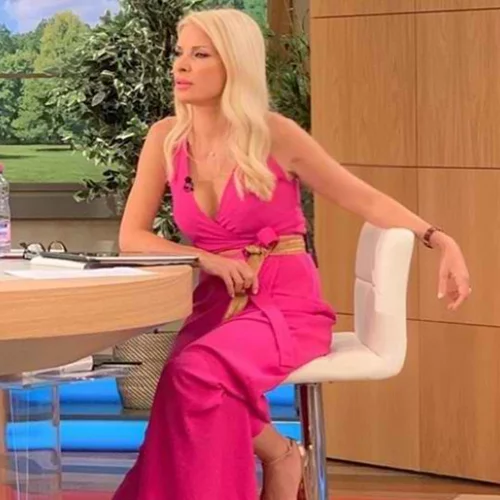 Ελένη Μενεγάκη | Η νέα απόδραση της στην Άνδρο & η θέα που απολαμβάνει