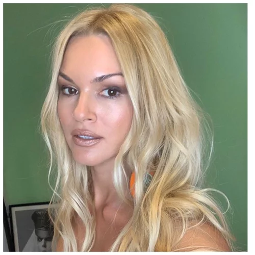 Βίκυ Κάβουρα | Το απίστευτο σώμα της με μαγιό (pics)