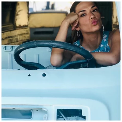 Βάσω Λασκαράκη |  To αγαπημένο της χρώμα σε ρούχα και παπούτσια