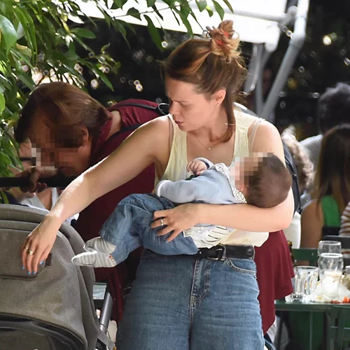 Λένα Παπαληγούρα | Έξοδος με τον γιο της λίγο καιρό αφότου γέννησε (pics)