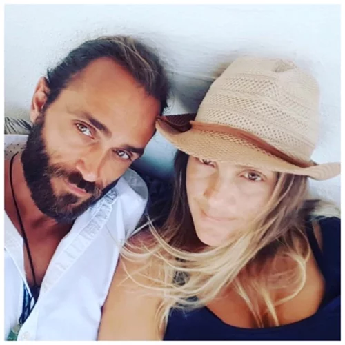 Τεό Θεοδωρίδης - Αγνή Μάρα | Τα δίδυμα παιδιά τους μεγάλωσαν και είναι πανέμορφα