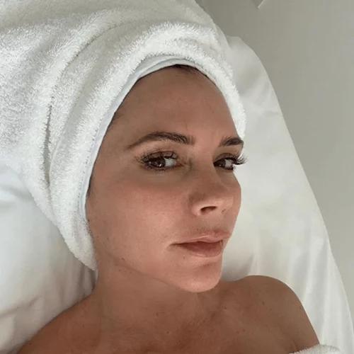 Μάσκες με φως LED | Τι είναι η φωτοθεραπεία που κάνουν όλες οι celebrities στο Instagram;