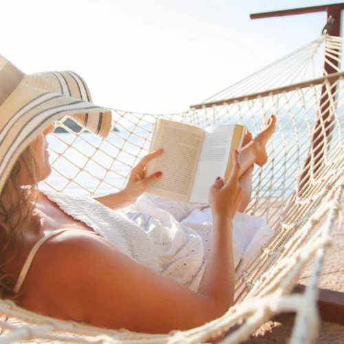 Τα καλύτερα βιβλία για την παραλία το καλοκαίρι 2019