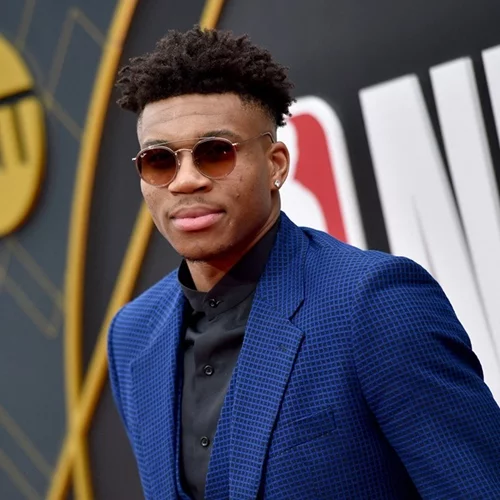 Γιάννης Αντετοκούνμπο | Από παιδί - θαύμα, στην κορυφή του ΝΒΑ