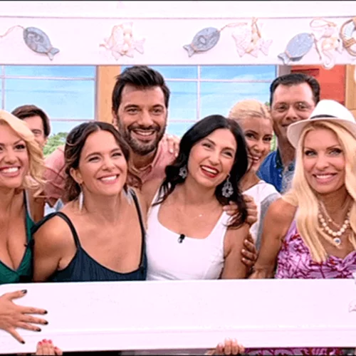 Ελένη Μενεγάκη | Έκανε φινάλε με όλους τους συνεργάτες στο πλευρό της!