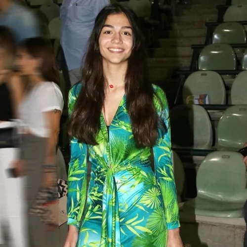 Μελίνα Νικολαΐδη | Η νέα δημόσια εμφάνιση στο θέατρο