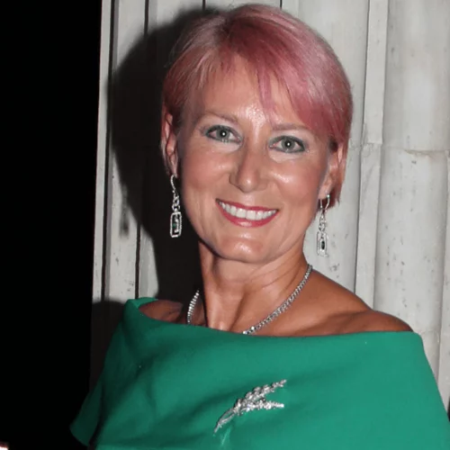 Νατάσα Παζαΐτη | Η σπάνια δημόσια εμφάνιση συνοδευόμενη από τον γιο της