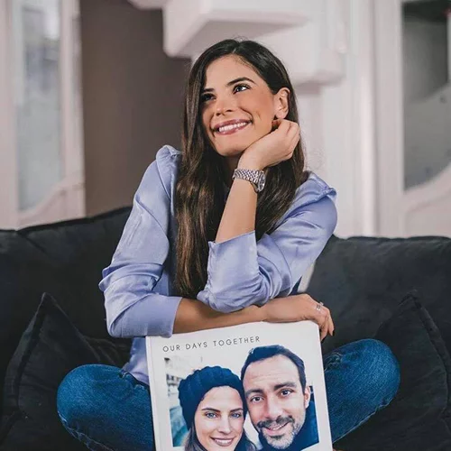 Χριστίνα Μπόμπα | Δες τι φόρεσε στον γάμο της ξαδέρφης της