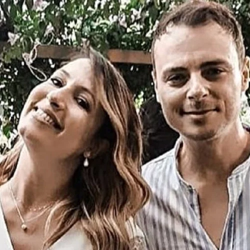 Νίκος Μίχας | Παντρεύτηκε την εγκυμονούσα σύντροφό του (pics)