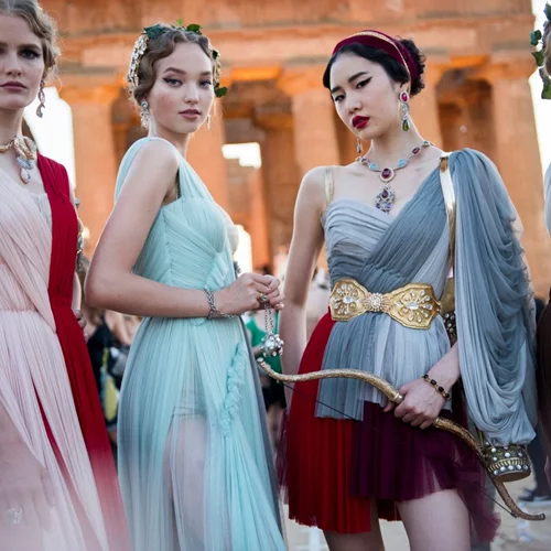 Δε θα ξεπεράσουμε ποτέ όσα είδαμε στο show Alta Moda του οίκου Dolce & Gabbana