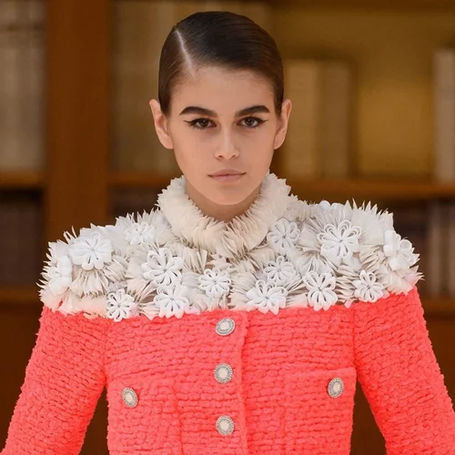 Η Κaia Gerber δημιουργεί τη πρώτη της συλλογή παπουτσιών μαζί με τον οίκο Jimmy Choo