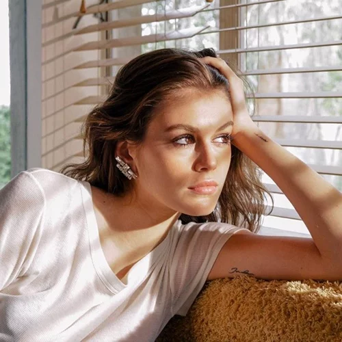 H Kaia Gerber είναι σε σχέση και η Ariana Grande δεν χάρηκε καθόλου