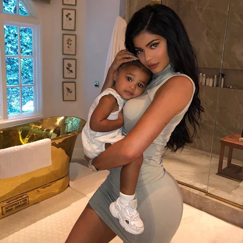 Kylie Jenner | Μόλις δημοσίευσε μια φωτογραφία από την εγκυμοσύνη της