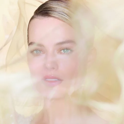 H Margot Robbie είναι το πρόσωπο του νέου αρώματος Gabrielle Chanel Essence
