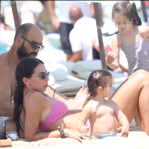 Ολυμπία Χοψονίδου - Βασίλης Σπανούλης | Διακοπές στη Μύκονο με τα πέντε παιδιά τους