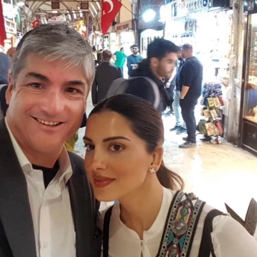 Σταματίνα Τσιμτσιλή | Με το νέο super καλοκαιρινό mini Zara look που λατρέψαμε