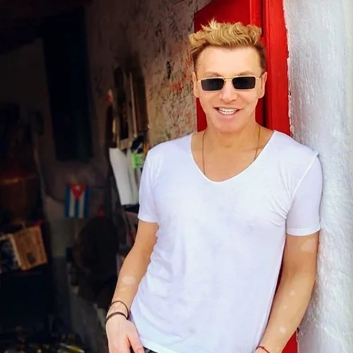 Τάκης Ζαχαράτος | Το συγκινητικό μήνυμα για τη λεύκη από την οποία πάσχει