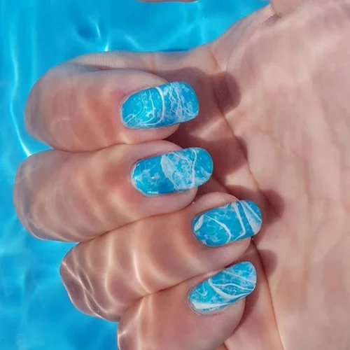 Το πιο καλοκαιρινό σχέδιο για νύχια λέγεται Water Nail Trend