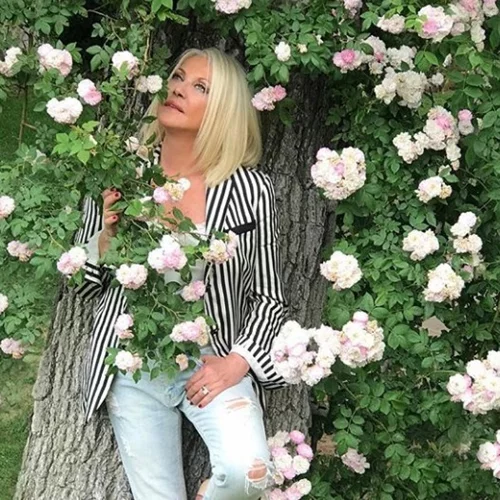 Η Ρούλα Κορομηλά στα 90s! Δες τη σε δύο vintage καλοκαιρινά στιγμιότυπα που έχει μοιραστεί