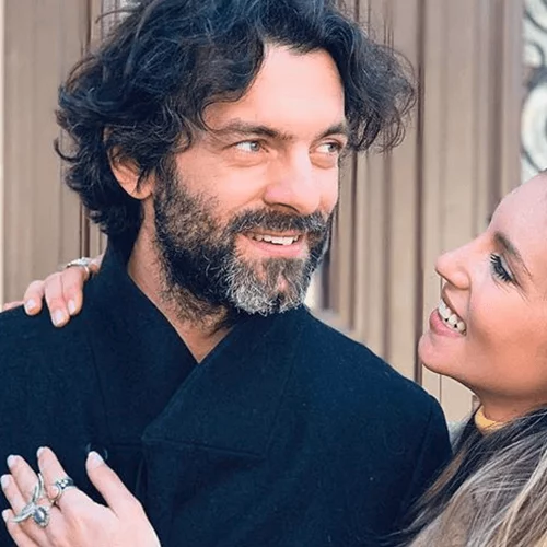 Αθηνά Οικονομάκου | Η νέα φωτογραφία με τον Φίλιππο Μιχόπουλο και το σύνολο που φόρεσε στο πάρτι της Βάσως Λασκαράκη