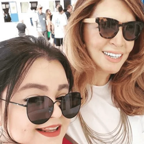 Μιμή Ντενίση | Ποζάρει με μαγιό (χωρίς ρετούς και φίλτρα) και εντυπωσιάζει