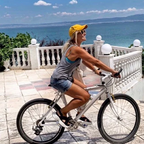 Μαρία Ανδρούτσου | Πάθαμε πλάκα με τους κοιλιακούς της! Το απίστευτο σώμα της με μαγιό