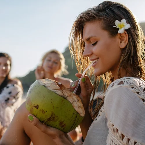 Τα 8 προϊόντα περιποίησης μαλλιών και σώματος με υπέροχα καλοκαιρινά αρώματα