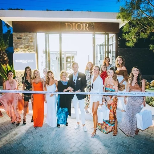 Το πρώτο pop up store "Maison Christian Dior" άνοιξε στη Μύκονο