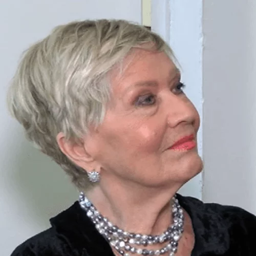 Έρρικα Μπρόγιερ | Μιλάει πρώτη φορά για την επιστροφή της «Παριζιάνας» & θυμάται τη συνεργασία με τη Βλαχοπούλου