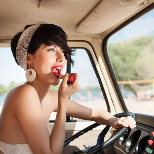 Παγκόσμια Ημέρα Κραγιόν | Αυτά πρέπει να έχεις μαζί σου αυτό το καλοκαίρι