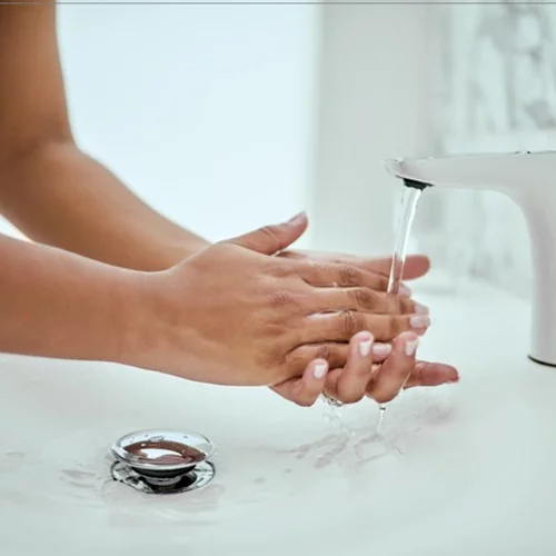 Πολύτιμη φροντίδα για τα χέρια σου με την υπογραφή LUX!